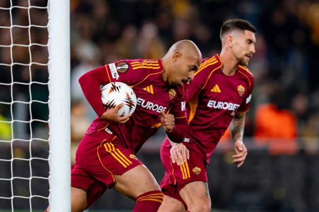 AS Roma v Bologna FC 1909 - UEFA Europa League 2025 26 Round of 16 Second Leg Donyell Malen of AS Roma celebrates after scoring second goal during the UEFA Europa League 2025 26 Round of 16 Second Leg match between AS Roma and Bologna FC 1909 at Stadio Olimpico on March 19, 2026 in Rome, Italy. Roma Stadio Olimpico Roma Italy Copyright: xGiuseppexMaffiax 260319_UEL_Roma-Bologna_00756