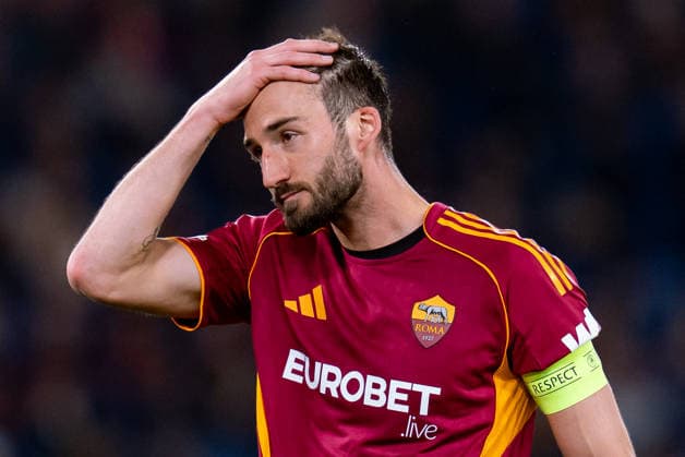 AS Roma v Bologna FC 1909 - UEFA Europa League 2025 26 Round of 16 Second Leg Bryan Cristante of AS Roma reacts during the UEFA Europa League 2025 26 Round of 16 Second Leg match between AS Roma and Bologna FC 1909 at Stadio Olimpico on March 19, 2026 in Rome, Italy. Roma Stadio Olimpico Roma Italy Copyright: xGiuseppexMaffiax 260319_UEL_Roma-Bologna_01653