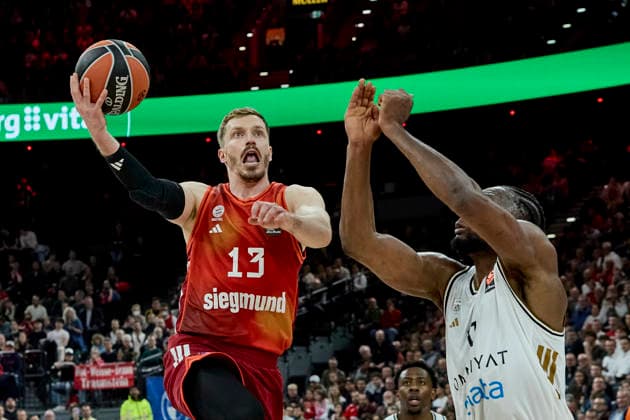 Turkish Airlines EuroLeague Basketball, FC Bayern Munich Basketball vs Dubai Basketball, Munich FC Bayern Basketball, Munich FC Bayern Basketball, Dubai Basketball, 2026 03 19 in München SAP Garden OBST Andreas FC Bayern Munich Guard G Nr13 BAY13 , KABENGELE Mfiondu Dubai Basketball Center C Nr17 DUB17 sportworld München SAP Garden Bayern Deutschland