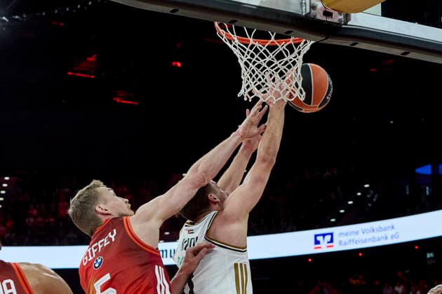 Turkish Airlines EuroLeague Basketball, FC Bayern Munich Basketball vs Dubai Basketball, Munich FC Bayern Basketball, Munich FC Bayern Basketball, Dubai Basketball, 2026 03 19 in Munich SAP Garden GIFFEY Niels FC Bayern Munich Forward F Nr5 BAY5 , KONDIC Kosta Dubai Basketball Guard G Nr11 DUB11 sportworld München SAP Garden Bayern Deutschland