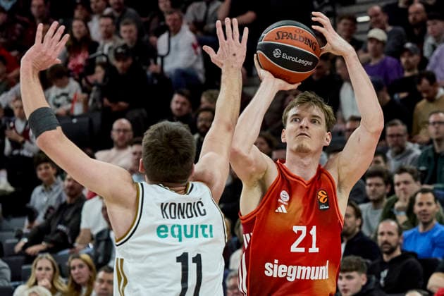 Turkish Airlines EuroLeague Basketball, FC Bayern Munich Basketball vs Dubai Basketball, Munich FC Bayern Basketball, Munich FC Bayern Basketball, Dubai Basketball, 2026 03 19 in München SAP Garden HOLLATZ Justus FC Bayern Munich Guard G Nr21 BAY21 , KONDIC Kosta Dubai Basketball Guard G Nr11 DUB11 sportworld München SAP Garden Bayern Deutschland