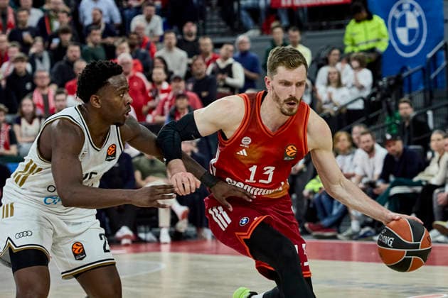 Turkish Airlines EuroLeague Basketball, FC Bayern Munich Basketball vs Dubai Basketball, Munich FC Bayern Basketball, Munich FC Bayern Basketball, Dubai Basketball, 2026 03 19 in München SAP Garden OBST Andreas FC Bayern Munich Guard G Nr13 BAY13 , WRIGHT IV Mckinley Dubai Basketball Guard G Nr25 DUB25 sportworld München SAP Garden Bayern Deutschland