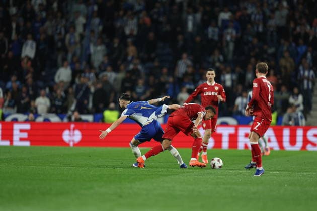 March 19, 2026, Porto, Porto, Portugal: Porto, Portugal - March 19, 2026 - Borja Sainz of Fc Porto and Luca Jaquez of VfB Stuttgart in action during the UEFA Europa League match between Fc Porto and VfB Stuttgart at Estadio Dragao Porto Portugal - ZUMAe141 20260319_zsp_e141_053 Copyright: xLuisxEirasx