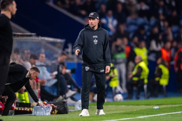 March 19, 2026, Porto, Porto, Portugal: PORTO, PORTUGAL - MARCH 18: SEBASTIAN HOENESS head coach of VfB Stuttgart is seen on action during the UEFA Europa League 2025 26 Round of 16 second leg between FC Porto and VfB Stuttgart at Estadio do Dragao on March 19, 2026 in Porto, Portugal Porto Portugal - ZUMAl192 20260319_zsp_l192_057 Copyright: xMiguelxLemosx