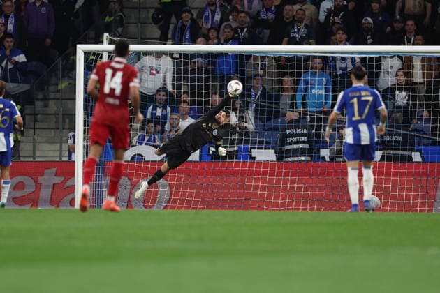 March 19, 2026, Porto, Porto, Portugal: Porto, Portugal - March 19, 2026 - Diogo Costa of Fc Porto in action during the UEFA Europa League match between Fc Porto and VfB Stuttgart at Estadio Dragao Porto Portugal - ZUMAe141 20260319_zsp_e141_075 Copyright: xLuisxEirasx
