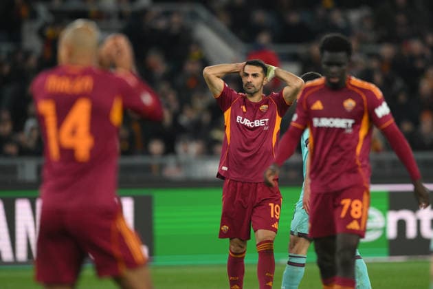 Foto IPP Roberto Ramaccia Roma 19 3 2026 Uefa Europa League 2025 2026 Roma vs Bologna Nella foto Zeki Celik of AS Roma shows his disappointment Italy Photo Press - World Copyright Roma italy Italia ITALY  Copyright: xR4924_italyphotopressx