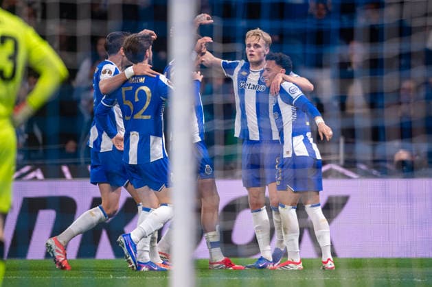 FC Porto v VfB Stuttgart - UEFA Europa League 2025 26 Round of 16 Second Leg Victor Froholdt from FC Porto celebrates his goal during the UEFA Europa League 2025 26 Round of 16 second leg match between FC Porto and VfB Stuttgart at Estadio do Dragao in Porto, Portugal, on March 19, 2026. Porto Porto Portugal  Copyright: xMiguelxLemosx originalFilename:lemos-fcportox260319_np6rV.jpg