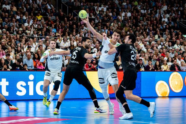 Dortmund 19 03 2026, Handball, Men, International match, Germany Egypt Julian Köster Germany, 18 in duel with Ahmed Hesham Egypt, 15, left and Ibrahim El Masry Egypt, 24, right Dortmund Westfalenhalle NRW Germany