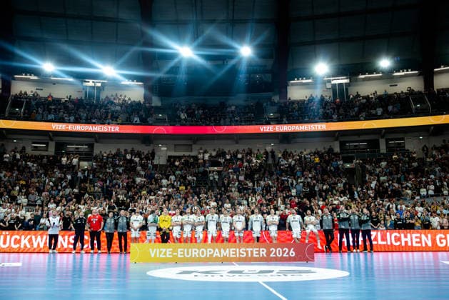 Dortmund 19 03 2026, Handball, Men, International match, Germany Egypt The entire national team watches a film about the European Championships on the video cube Dortmund Westfalenhalle NRW Germany