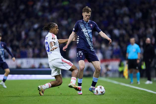 Olympique Lyonnais v Real Club Celta - Europa League DECINES-CHARPIEU, FRANCE - MARCH 19: Williot Swedberg of Celta de Vigo competes for the ball with Steeve Kango of Olympique Lyonnais during the UEFA Europa League 2025 26 Round of 16 Second Leg match between Olympique Lyonnais and Real Club Celta at OL Stadium on March 19, 2026 in Decines-Charpieu, France. DECINES-CHARPIEU OL Stadium Spain Copyright: xDiegoxSimonx