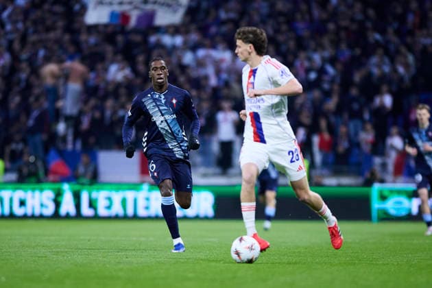Olympique Lyonnais v Real Club Celta - Europa League DECINES-CHARPIEU, FRANCE - MARCH 19: Illaix Moriba of Celta de Vigo competes for the ball with Tyler Morton of Olympique Lyonnais during the UEFA Europa League 2025 26 Round of 16 Second Leg match between Olympique Lyonnais and Real Club Celta at OL Stadium on March 19, 2026 in Decines-Charpieu, France. DECINES-CHARPIEU OL Stadium Spain Copyright: xDiegoxSimonx