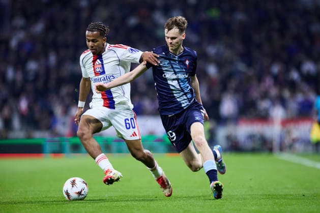 Olympique Lyonnais v Real Club Celta - Europa League DECINES-CHARPIEU, FRANCE - MARCH 19: Williot Swedberg of Celta de Vigo competes for the ball with Steeve Kango of Olympique Lyonnais during the UEFA Europa League 2025 26 Round of 16 Second Leg match between Olympique Lyonnais and Real Club Celta at OL Stadium on March 19, 2026 in Decines-Charpieu, France. DECINES-CHARPIEU OL Stadium Spain Copyright: xDiegoxSimonx