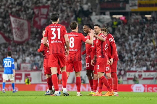 Igor Matanovic SC Freiburg, 31 , Maximilian Eggestein SC Freiburg, 08 , Vincenzo Grifo SC Freiburg, 32 goal celebration, emotions, goal shot, finish, goal success, goal, goal, record goalscorer, record, 106 competitive goals for Sport Club, Nils Petersen surpassed, anniversary , Germany, football, UEFA Europa League, round of 16, second leg, 2025 2026, SC Freiburg vs KRC Genk, 19 03 2026, Europa Park Stadion, Freiburg, Germany Freiburg Europa Park Stadion Baden Württemberg Germany Copyright: xArnexAmbergx