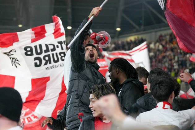 Vincenzo Grifo SC Freiburg, 32 celebrates the victory with the fans , Germany, Football, UEFA Europa League, Round of 16, second leg, 2025 2026, SC Freiburg vs KRC Genk, 19 03 2026, Europa Park Stadion, Freiburg, Germany Freiburg Europa Park Stadion Baden Württemberg Germany Copyright: xArnexAmbergx