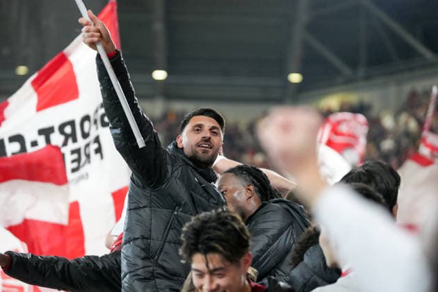 Vincenzo Grifo SC Freiburg, 32 celebrates the victory with the fans , Germany, Football, UEFA Europa League, Round of 16, second leg, 2025 2026, SC Freiburg vs KRC Genk, 19 03 2026, Europa Park Stadion, Freiburg, Germany Freiburg Europa Park Stadion Baden Württemberg Germany Copyright: xArnexAmbergx
