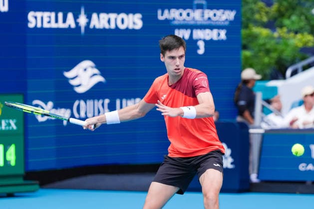 March 19, 2026, Miami Gardens, Florida, USA: Fabian Marozsan (HUN) returns a shot to Joao Fonseca (not pictured) during the mens first round of the 2026 Miami Open presented by Itau at Hard Rock Stadium. Miami Gardens USA - ZUMAw109 20260319_fap_w109_014 Copyright: xDebbyxWongx
