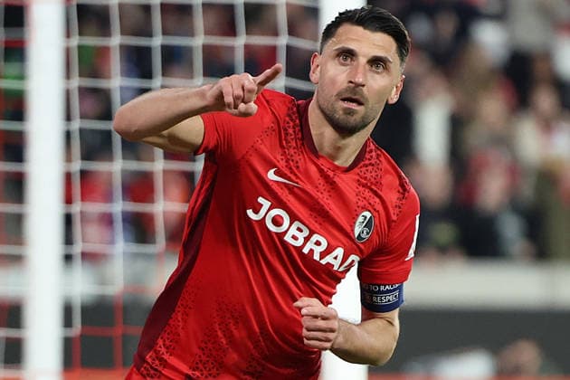 19 03 2026, xrekx, Football UEFA Europa League, SC Freiburg KRC Genk v l Torjubel nach dem Tor zum celebrating the goal celebrate 3 1 durch Vincenzo Grifo SC Freiburg DFL DFB REGULATIONS PROHIBIT ANY USE OF PHOTOGRAPHS as IMAGE SEQUENCES and or QUASI VIDEO Freiburg