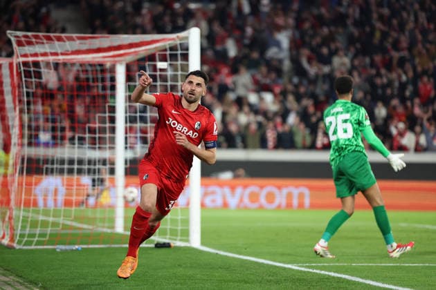 19 03 2026, xrekx, Football UEFA Europa League, SC Freiburg KRC Genk v l Torjubel nach dem Tor zum celebrating the goal celebrate 3 1 durch Vincenzo Grifo SC Freiburg DFL DFB REGULATIONS PROHIBIT ANY USE OF PHOTOGRAPHS as IMAGE SEQUENCES and or QUASI VIDEO Freiburg