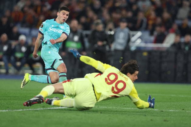 CALCIO - UEFA Europa League - AS Roma vs Bologna FC Rome, Italy - March 19, 2025: Nicolo Cambiaghi (Winger) of Bologna FC 1909 score the goal 3-4 and celebrate with the teammates during the UEFA Europe League 2025 2026, Round of 16 second leg, between AS Roma vs Bologna FC 1909 at stadium in Rome Roma Italy  Copyright: xIPAxSport ABACAx