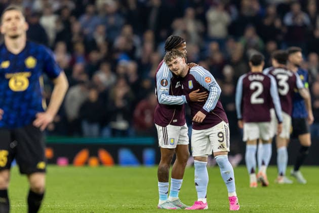 Aston Villa v Lille OSC, Europa League Aston Villa midfielder Harvey Elliott (9) hugs Aston Villa midfielder Leon Bailey (31) after the Europa League match between Aston Villa and Lille OSC at Villa Park, Birmingham, UK on 19 March 2026. Birmingham Villa Park West Midlands UK Editorial use only , Copyright: xManjitxNarotrax PSI-23923-0164