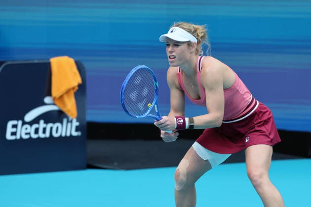 March 19, 2026, Miami Gardens, Florida, United States Of America: MIAMI GARDENS, FLORIDA - MARCH 19: Alexandra Eala of the Philippines defeats Laura Siegemund of Germany during their match on day 3 of the Miami Open at Hard Rock Stadium on March 19, 2026 in Miami Gardens, Florida. ...People: Laura Siegemund Miami Gardens United States Of America - ZUMAs214 20260319_ada_s214_005 Copyright: xSMGx