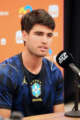 March 19, 2026, Miami Gardens, Florida, United States Of America: MIAMI GARDENS, FLORIDA - MARCH 19: Carlos Alcaraz gives pre tournament interview on day 3 of the Miami Open at Hard Rock Stadium on March 19, 2026 in Miami Gardens, Florida. ...People: Carlos Alcaraz Miami Gardens United States Of America - ZUMAs214 20260319_ada_s214_041 Copyright: xSMGx