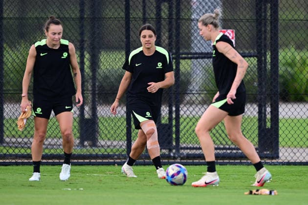 SOCCER MATILDAS TRAINING, Sam Kerr (centre) of Australia has her knee heavily strapped during drills during a Matildas training session at Wanderers Park in Sydney, Friday, March 20, 2026. ( NO ARCHIVING SYDNEY NEW SOUTH WALES AUSTRALIA  Copyright: xDEANxLEWINSx 20260320146568475730