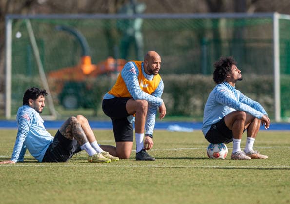 Fussball, Herren, Saison 2025 26, 2. Bundesliga, Hertha BSC, Training, v.l. Kevin Sessa (Hertha BSC), John Anthony Brooks (Hertha BSC), Jeremy Dudziak (Hertha BSC), 17.03. 2026, *** Soccer, Men, Season 2025 26, 2 Bundesliga, Hertha BSC, Training, f l Kevin Sessa Hertha BSC , John Anthony Brooks Hertha BSC , Jeremy Dudziak Hertha BSC , 17 03 2026, Copyright: xSebastianxRäppold MatthiasxKochx