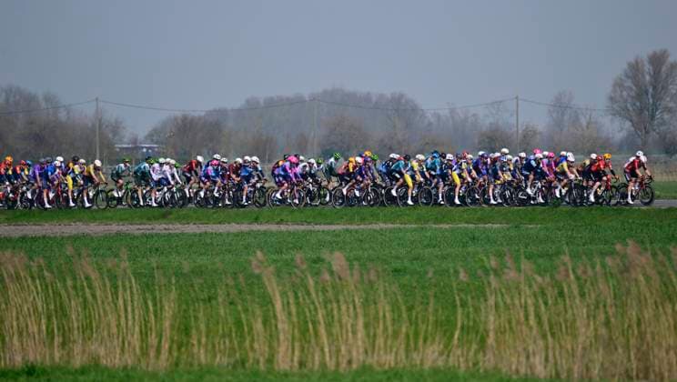 Bredene Koksijde Classic 2026 Cycling Race KOKSIJDE, BELGIUM - MARCH 20 : illustration picture peloton during the 24th edition of Bredene Koksijde Classic an UCI ProSeries 1.Pro one day cycling road race for Men Elite of km with start in Bredene and finish in Koksijde on March 20, 2026 in Koksijde, Belgium, 20 03 2026 ( Motordriver Stephan Boone - Koksijde Belgium  Copyright: xJanxDexMeuleneirx