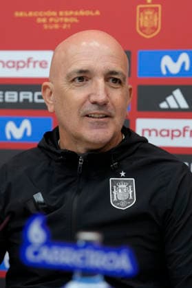 March 20, 2026, Las Rozas, Madrid, Spain: David Gordo, head coach, attends the press conference, PK, Pressekonferenz to announce his squad list for Spain U21, U 21 Team at the Ciudad del Futbol on March 19, 2026, in Sevilla, Spain. David Gordo Press Conference - Spain U21 Team  - ZUMAa181 20260320_zaa_a181_005 Copyright: xOscarxJ.xBarrosox