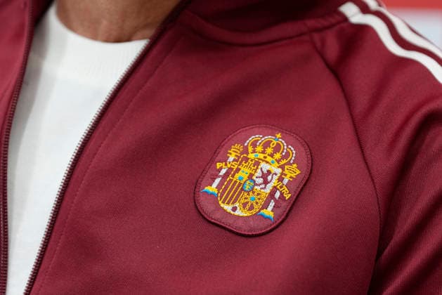 March 20, 2026, Las Rozas, Madrid, Spain: Detail of the badge of Spain of Luis de la Fuente, head coach, while he attends the press conference, PK, Pressekonferenz to announce his squad list for Spain Team at the Ciudad del Futbol on March 19, 2026, in Sevilla, Spain. Las Rozas Spain - ZUMAa181 20260320_zaa_a181_017 Copyright: xOscarxJ.xBarrosox
