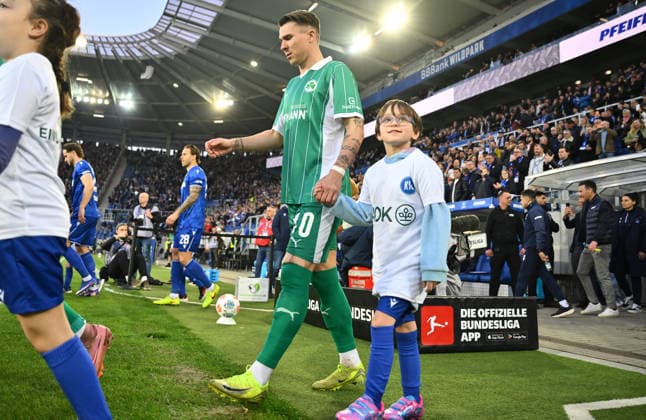20 03 2026 Soccer Season 2025 2026 2 Soccer Bundesliga 27 Matchday Karlsruher SC KSC Karlsruhe SpVgg Greuther Fürth SGF Kleeblatt Sportfoto Zink xwoxzix DFL regulations prohibit any use of photographs as image sequences and or quasi video only for editorial use Felix Klaus 30, SpVgg Greuther Fürth läuft ein