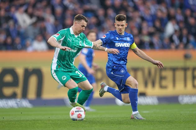 Felix Klaus SpVgg Greuther Fuerth, 30 in duel with Marvin Wanitzek Karlsruher SC, 10 , Karlsruher SC vs SpVgg Greuther Fuerth, 2 Bundesliga, Matchday 27, 2025 2026, 20 03 2026, DFL REGULATIONS PROHIBIT ANY USE OF PHOTOGRAPHS AS IMAGE SEQUENCES AND OR QUASI VIDEO, Karlsruher SC vs SpVgg Greuther Fuerth, 2 Bundesliga, 27 Matchday, 2025 2026, 20 03 2026 Karlsruhe Copyright: xEibner-Pressefoto JanxPrihodax EP_JPA
