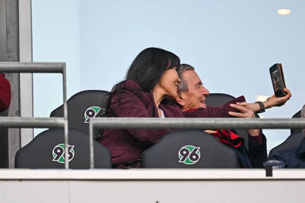 2 Bundesliga Hannover 96 Eintracht Braunschweig on 20 03 2026 at the HDI Arena in Hanover Former Federal Chancellor Gerhard Schröder Schroeder with wife So yeon Schröder Kim in the stadium MT