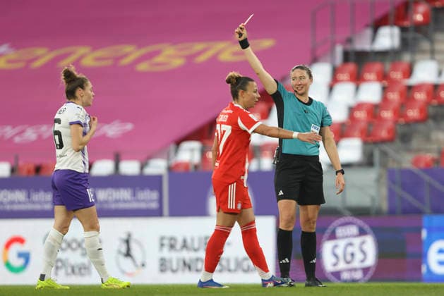 Jacqueline Meißner SGS Essen gets the red card during the Woman Bundesliga match between SGS Essen and Bayern Munich, Stadion an der Hafenstraße on March 20 in Essen, Germany Photo by Oliver Kaelke DeFodi Images Jacqueline Meißner SGS Essen gets the red card during the Woman Bundesliga match between SGS Essen and Bayern Munich at Stadion an der Hafenstraße on March 20, 2026 in Cologne, Germany Photo by Oliver Kaelke DeFodi Images DFL regulations prohibit any use of photographs as image sequences and or quasi video Photo by Oliver Kaelke DeFodi Images