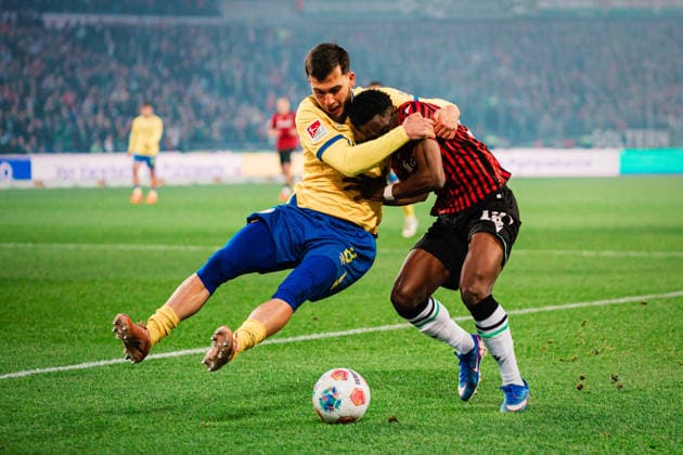 2 Bundesliga Hannover 96 vs Eintracht Braunschweig, 20 03 2026 Mehmet Can Aydin Eintracht Braunschweig, 8 vs William Joseph Gabriel Kokolo Hannover 96, 19 in duel Football, 2 Bundesliga, Matchday 27 Hannover 96 vs Eintracht Braunschweig on 20 03 2026 at Heinz von Heiden Arena, Hannover DFL REGULATIONS PROHIBIT ANY USE OF PHOTOGRAPHS AS IMAGE SEQUENCES AND OR QUASI VIDEO Copyright: xBEAUTIFULxSPORTS Tonhäuserx