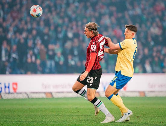2 Bundesliga Hannover 96 vs Eintracht Braunschweig, 20 03 2026 Stefan Teitur Thordarson Hannover 96, 23 is drawn by Florian Flick Eintracht Braunschweig, 6 Football, 2 Bundesliga, Matchday 27 Hannover 96 vs Eintracht Braunschweig on 20 03 2026 at Heinz von Heiden Arena, Hannover DFL REGULATIONS PROHIBIT ANY USE OF PHOTOGRAPHS AS IMAGE SEQUENCES AND OR QUASI VIDEO Copyright: xBEAUTIFULxSPORTS Tonhäuserx