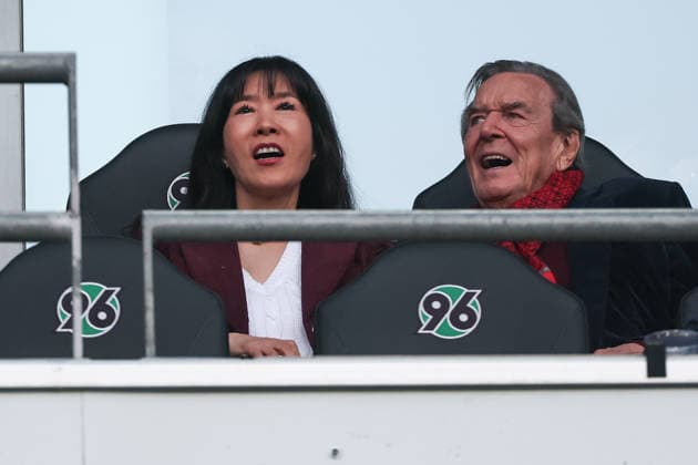 2 Bundesliga Hannover 96 Eintracht Braunschweig on 20 03 2026 in the Heinz von Heiden Arena in Hanover Former Federal Chancellor Gerhard Schröder Schroeder with wife So yeon Schröder Kim in the stadium MH
