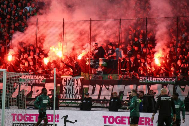 Germany Soccer 2 Bundesliga 2025 2026, Matchday 27 Hannover 96 vs Eintracht Braunschweig Heinz von Heiden Arena Stadion Hannover Spectators, Fans, Stand, Flag, Banner, Banner, Choreography, Fan choreography, Hannover Copyright: xAymanxAlahmedx