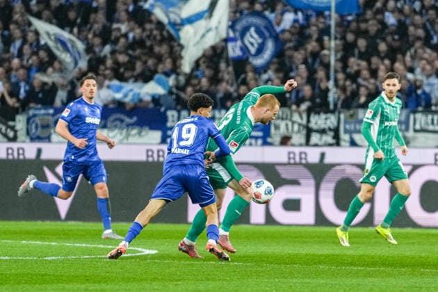 2 Bundesliga, Karlsruher SC vs SpVgg Greuther Fürth, 20 03 2026 duel between Louey Ben Farhat Karlsruher SC, 19 and Paul Will SpVgg Greuther Fürth, 13 2 Bundesliga, Karlsruher SC vs SpVgg Greuther Fürth, BBBank Wildpark Karlsruhe, 20 03 2026 DFB DFL REGULATIONS PROHIBIT ANY USE OF PHOTOGRAPHS AS IMAGE SEQUENCES AND OR QUASI VIDEO Copyright: xBEAUTIFULxSPORTS Boscox