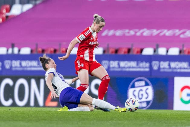 GOOGLE PIXEL Womens Bundesliga, SGS Essen FC Bayern Munich 20 03 2026 duel Jacqueline Meißner SGS Essen, 16 , Franziska Kett FC Bayern Munich, 20 Red card Meißner GOOGLE PIXEL Womens Bundesliga, SGS Essen FC Bayern Munich, Essen, Stadion an der Hafenstrasse on 20 03 2026 DFB REGULATIONS PROHIBIT ANY USE OF PHOTOGRAPHS AS IMAGE SEQUENCES AND OR QUASI VIDEO Copyright: xBEAUTIFULxSPORTS Wunderlx