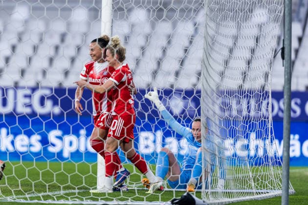 GOOGLE PIXEL Womens Bundesliga, SGS Essen FC Bayern Munich 20 03 2026 Cheering for 0 2 by Linda Dallmann FC Bayern Munich, 10 GOOGLE PIXEL Womens Bundesliga, SGS Essen FC Bayern Munich, Essen, Stadion an der Hafenstrasse on 20 03 2026 DFB REGULATIONS PROHIBIT ANY USE OF PHOTOGRAPHS AS IMAGE SEQUENCES AND OR QUASI VIDEO Copyright: xBEAUTIFULxSPORTS Wunderlx