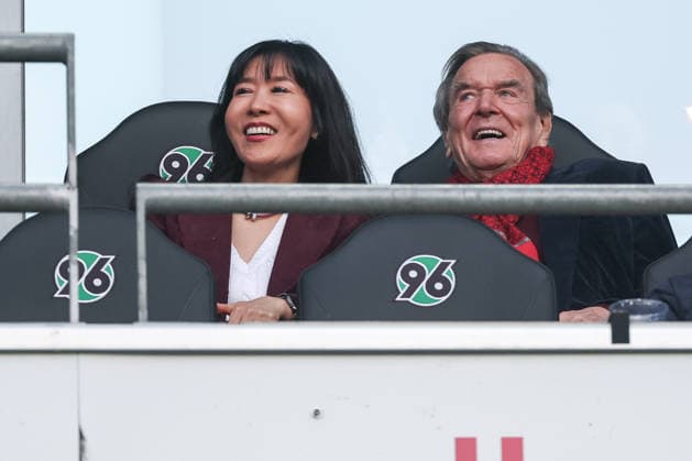 2 Bundesliga Hannover 96 Eintracht Braunschweig on 20 03 2026 in the Heinz von Heiden Arena in Hanover Former Federal Chancellor Gerhard Schröder Schroeder with wife So yeon Schröder Kim in the stadium MH