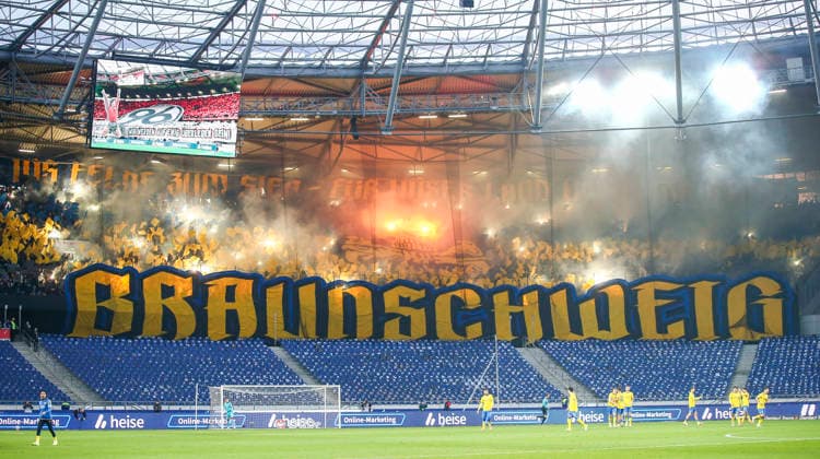 Germany Soccer 2 Bundesliga 2025 2026, Matchday 27 Hannover 96 vs Eintracht Braunschweig Heinz von Heiden Arena Stadion Hannover Spectators, Fans, Stand, Flag, Banner, Banner, Choreography, Fan choreography, Hannover Copyright: xAymanxAlahmedx