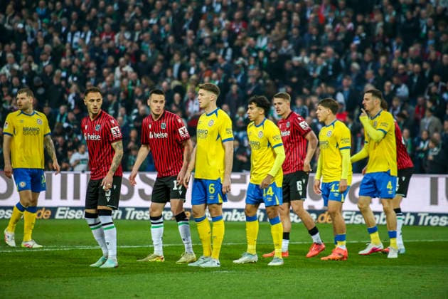 Germany Soccer 2 Bundesliga 2025 2026, 27 Matchday Hannover 96 vs Eintracht Braunschweig Heinz von Heiden Arena Stadion Hannover Bastian Allgeier Hannover 96, 17 Virgil GhiÅ£Äƒ Virgil Ghita Hannover 96, 5 Maik Nawrocki Hannover 96, 6 Florian Flick Eintracht Braunschweig, 6 Johan Gomez Johan Gomez Eintracht Braunschweig, 44 Andi Hoti Eintracht Braunschweig, 4 Hannover Copyright: xAymanxAlahmedx