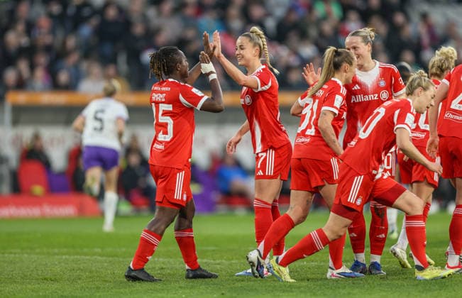 GER, Essen, SGS Essen vs FC Bayern Munich, Google Pixel Womens Bundesliga, Football, DFB, Season 2025 2026, Stadion an der Hafenstraße , 21 Matchday in picture Linda Dallmann Bayern Munich 10 scores the 2 0, in goal, cheers and joy, emotions, Giulia Gwinn Bayern Munich Women 7 DFB DFL REGULATIONS PROHIBIT ANY USE OF PHOTOGRAPHS AS IMAGE SEQUENCES AND OR QUASI VIDEO, 20 03 2026 Copyright: HMBxMedia HendrikxHamelau