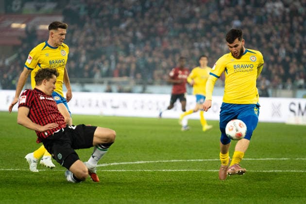 Germany Soccer 2 Bundesliga, Matchday 27 2025 2026, Hannover 96 - Eintracht Braunschweig on 20 03 in Hannover Heinz von Heiden Arena Mehmet Aydin Eintracht Braunschweig 8 Benedikt Pichler Hannover 96 11 Copyright: xSvenxHeidmannx