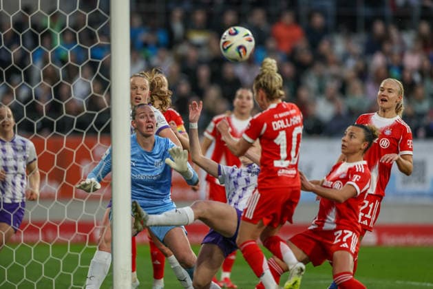 GER, Essen, SGS Essen vs FC Bayern Munich, Google Pixel Frauen Bundesliga, Football, DFB, Spielzeit 2025 2026, Stadion an der Hafenstraße , 21 Spieltag im Bild Linda Dallmann Bayern München 10 erzielt per Kopf das 2 0 DFB DFL REGULATIONS PROHIBIT ANY USE OF PHOTOGRAPHS AS IMAGE SEQUENCES AND OR QUASI VIDEO, 20 03 2026 Copyright: HMBxMedia HendrikxHamelau