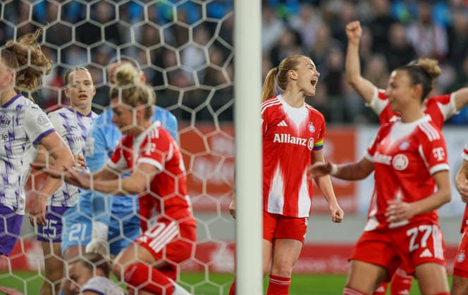 GER, Essen, SGS Essen vs FC Bayern Munich, Google Pixel Womens Bundesliga, Football, DFB, Season 2025 2026, Stadion an der Hafenstraße , 21 Matchday in picture Linda Dallmann Bayern Munich 10 scores the 2 0, in goal, jubilation and joy, emotions DFB DFL REGULATIONS PROHIBIT ANY USE OF PHOTOGRAPHS AS IMAGE SEQUENCES AND OR QUASI VIDEO, 20 03 2026 Copyright: HMBxMedia HendrikxHamelau