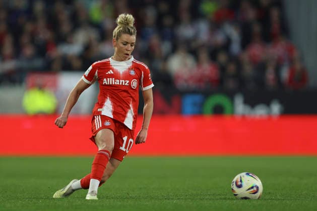 Linda Dallmann FC Bayern Munich in action, on the ball, individual action during the Woman Bundesliga match between SGS Essen and Bayern Munich at Stadion an der Hafenstraße on March 20 in Essen, Germany, Germany Photo by Oliver Kaelke DeFodi Images Linda Dallmann FC Bayern München controls the ball during the Woman Bundesliga match between SGS Essen and Bayern München at Stadion an der Hafenstraße on March 20, 2026 in Cologne, Germany Photo by Oliver Kaelke DeFodi Images DFL regulations prohibit any use of photographs as image sequences and or quasi video Photo by Oliver Kaelke DeFodi Images